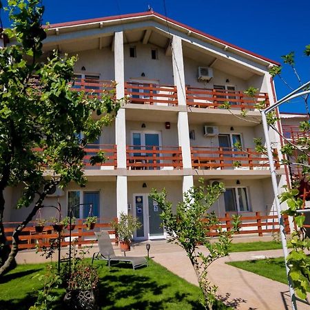 Casa Ypu Hotel 2 Mai Bagian luar foto