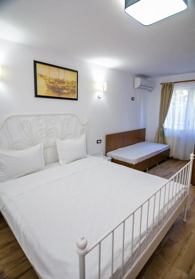 Casa Ypu Hotel 2 Mai Bagian luar foto