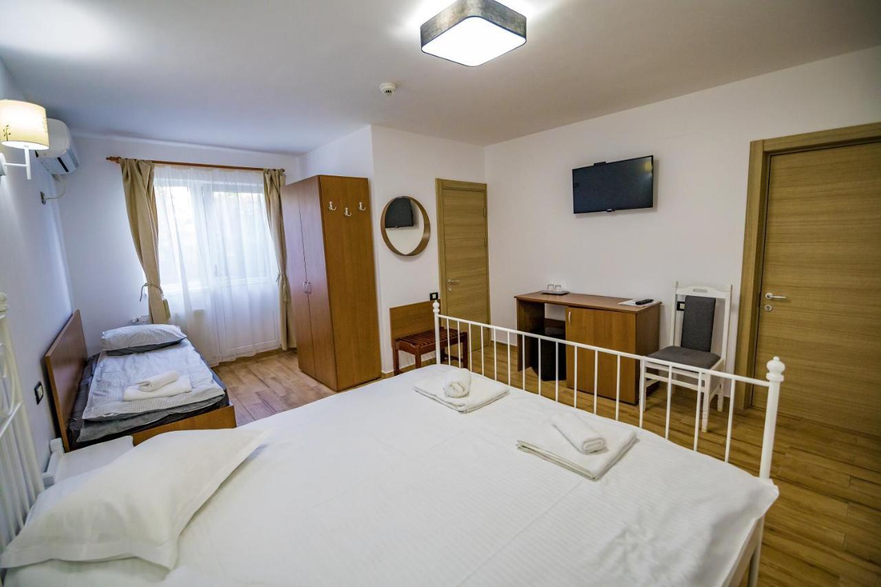 Casa Ypu Hotel 2 Mai Bagian luar foto