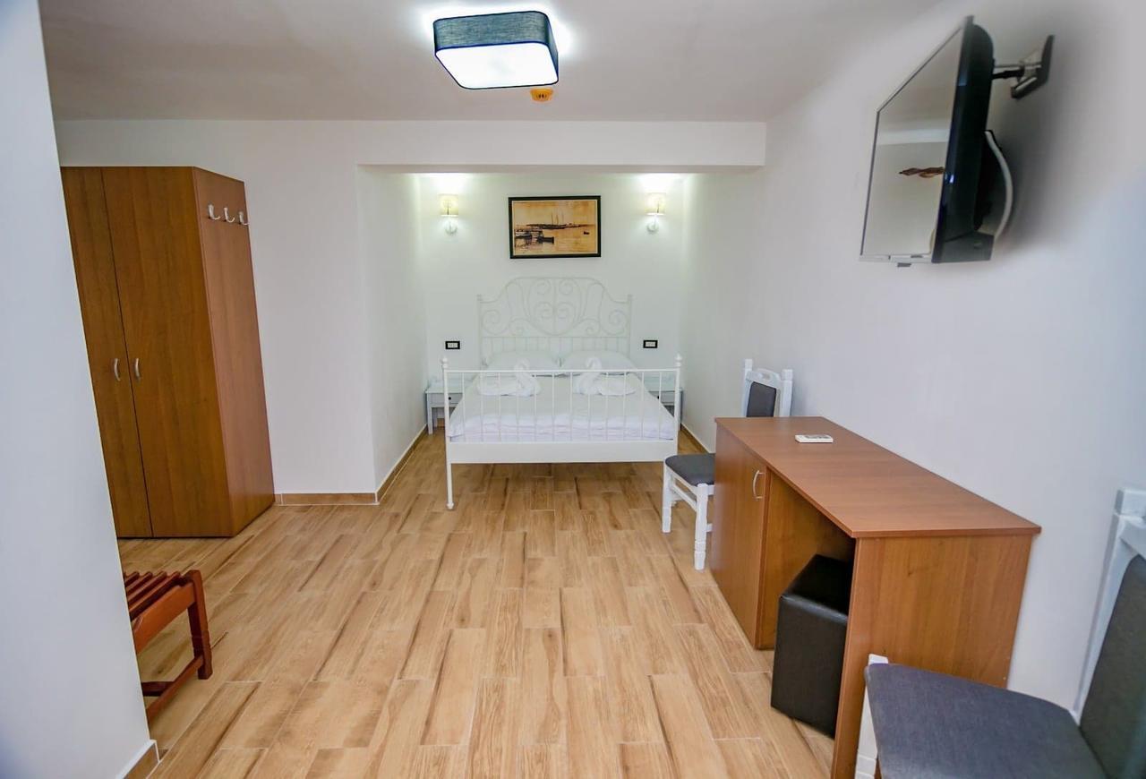 Casa Ypu Hotel 2 Mai Bagian luar foto