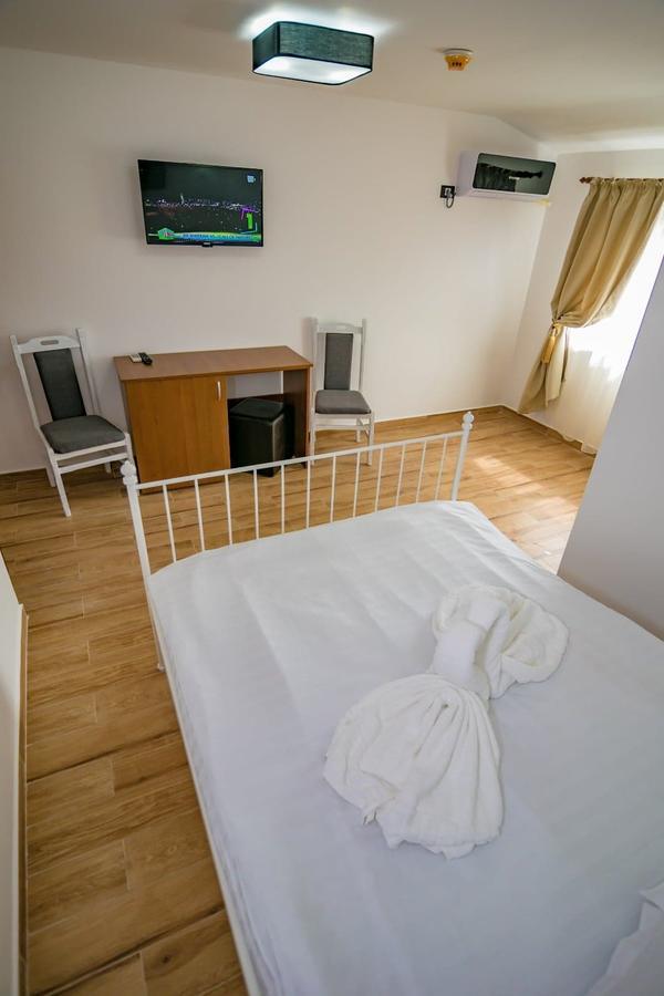 Casa Ypu Hotel 2 Mai Bagian luar foto